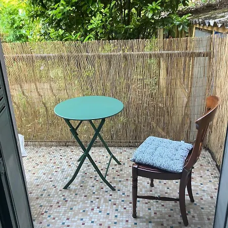 With Patio Villeurbanne